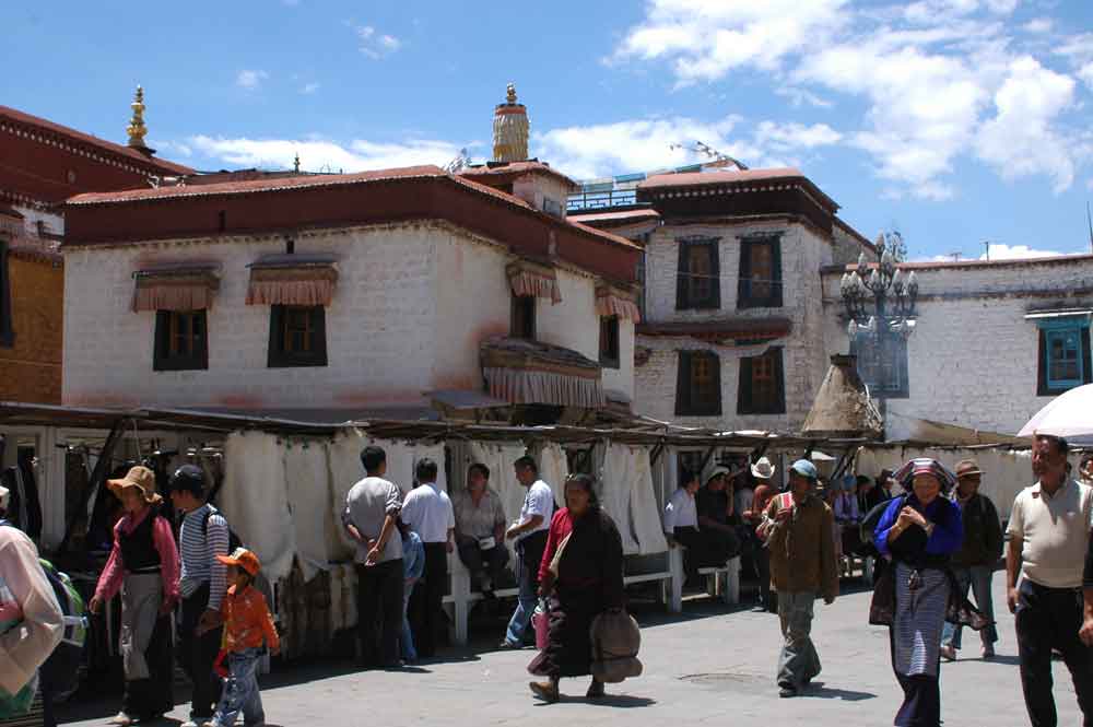 42 - Tibet - Lhasa, mercadillo de Barkhor